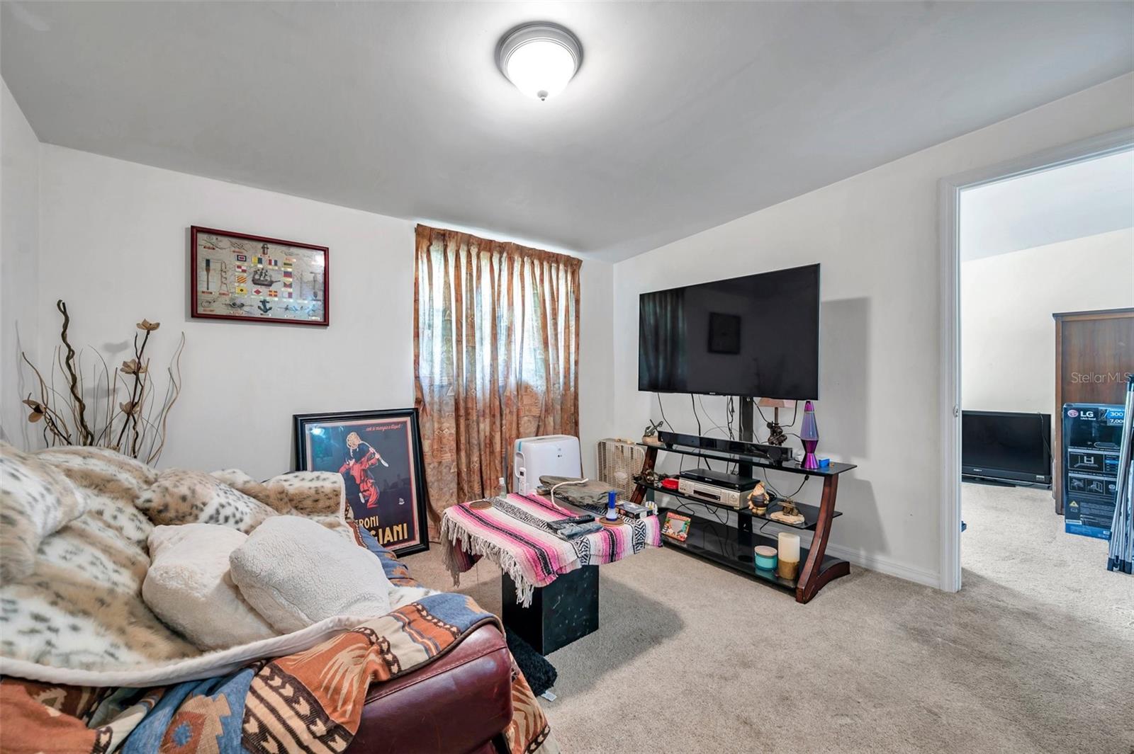 Listing photo id 30 for 8844 Mike Street