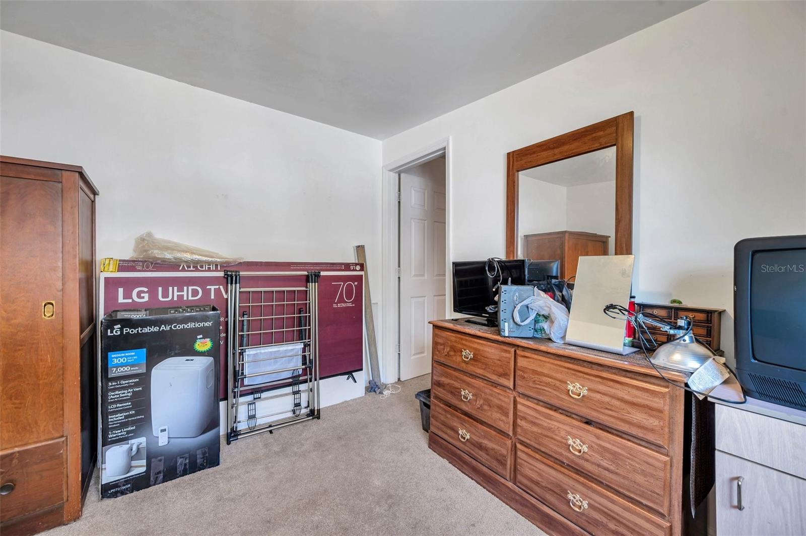 Listing photo id 34 for 8844 Mike Street