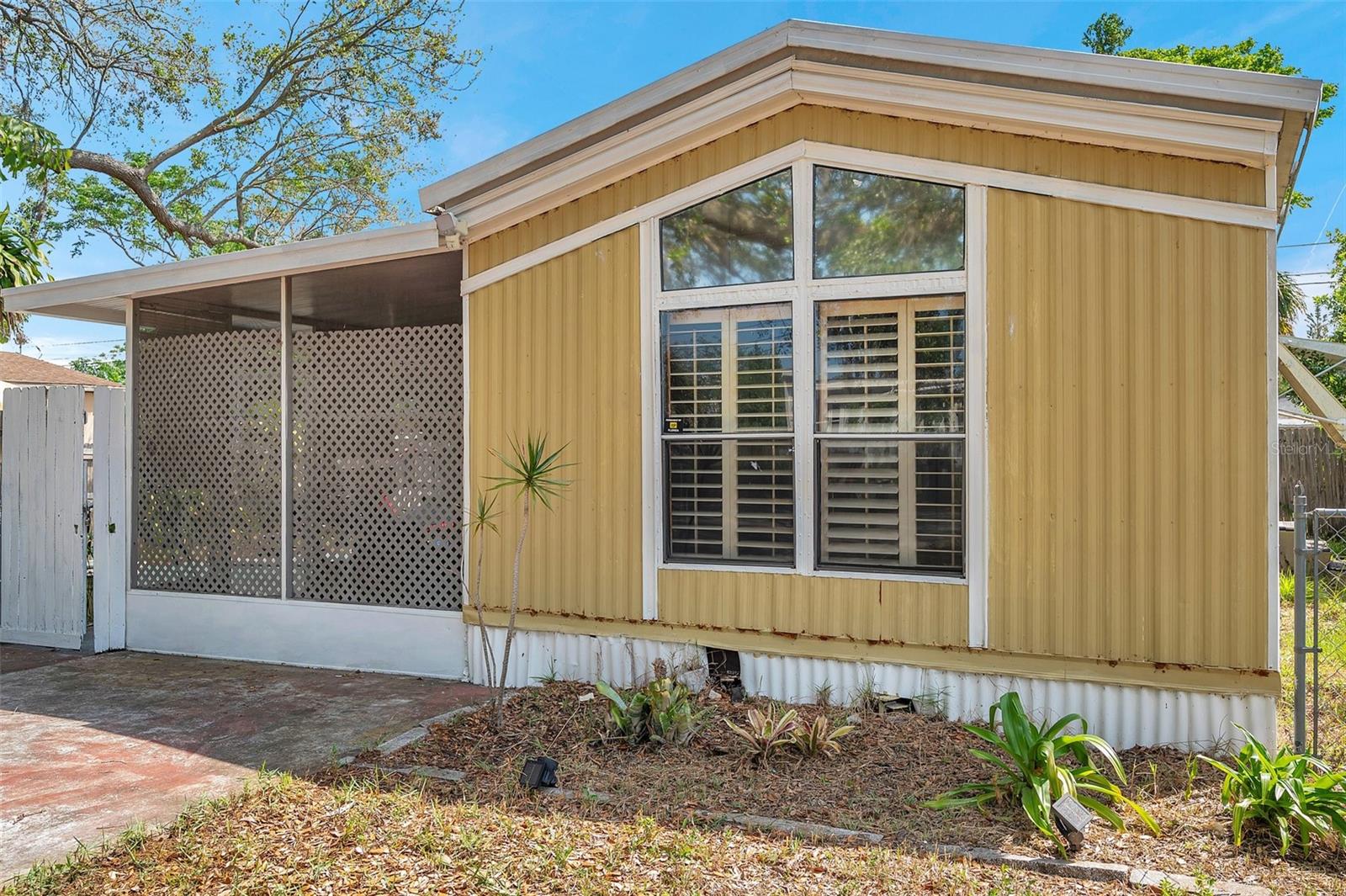Listing photo id 3 for 8844 Mike Street
