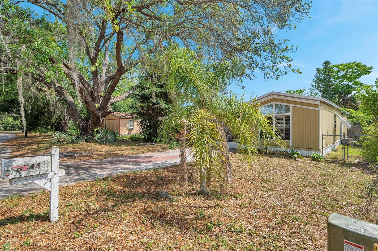 Listing photo id 4 for 8844 Mike Street