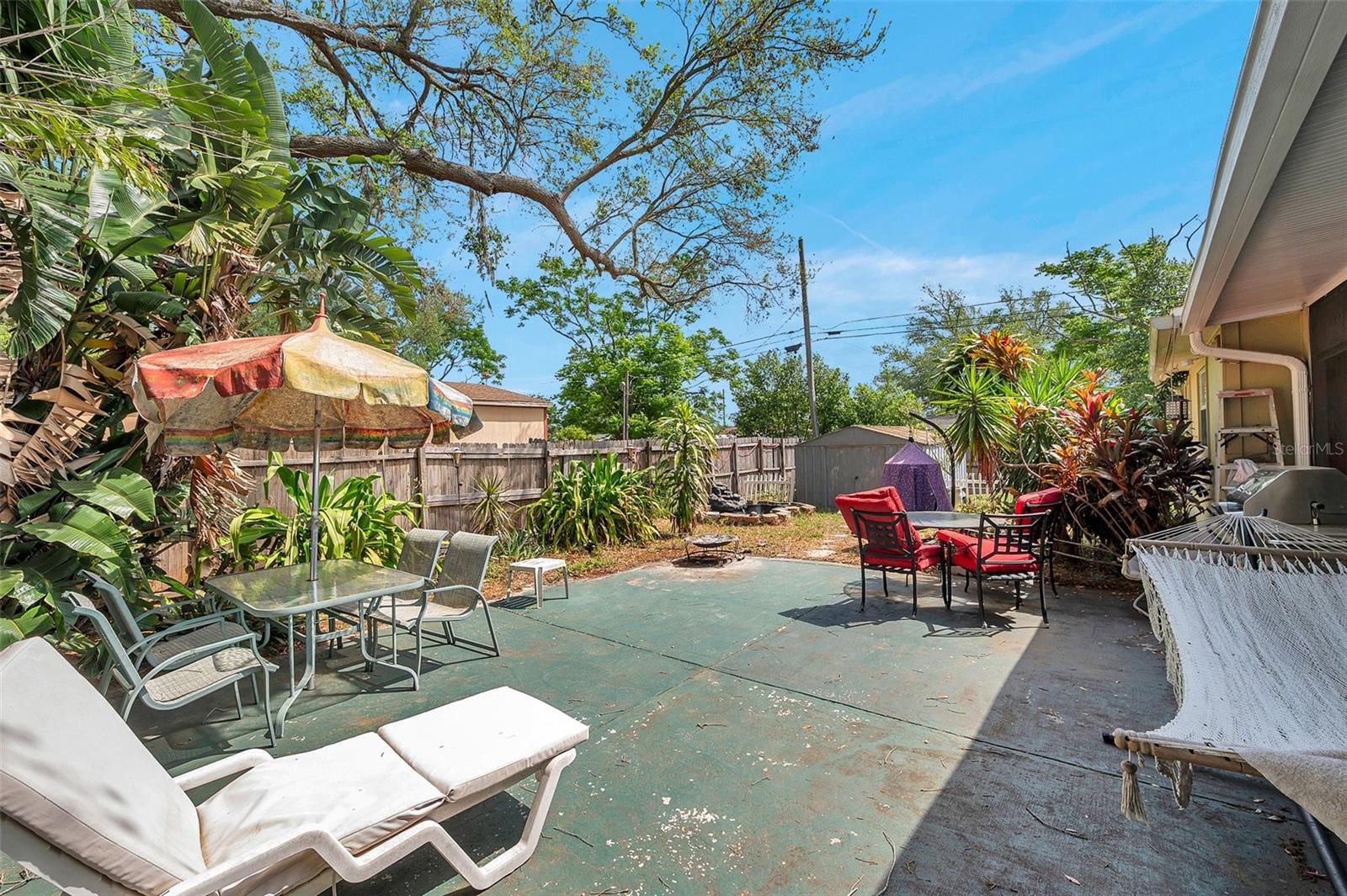Listing photo id 5 for 8844 Mike Street