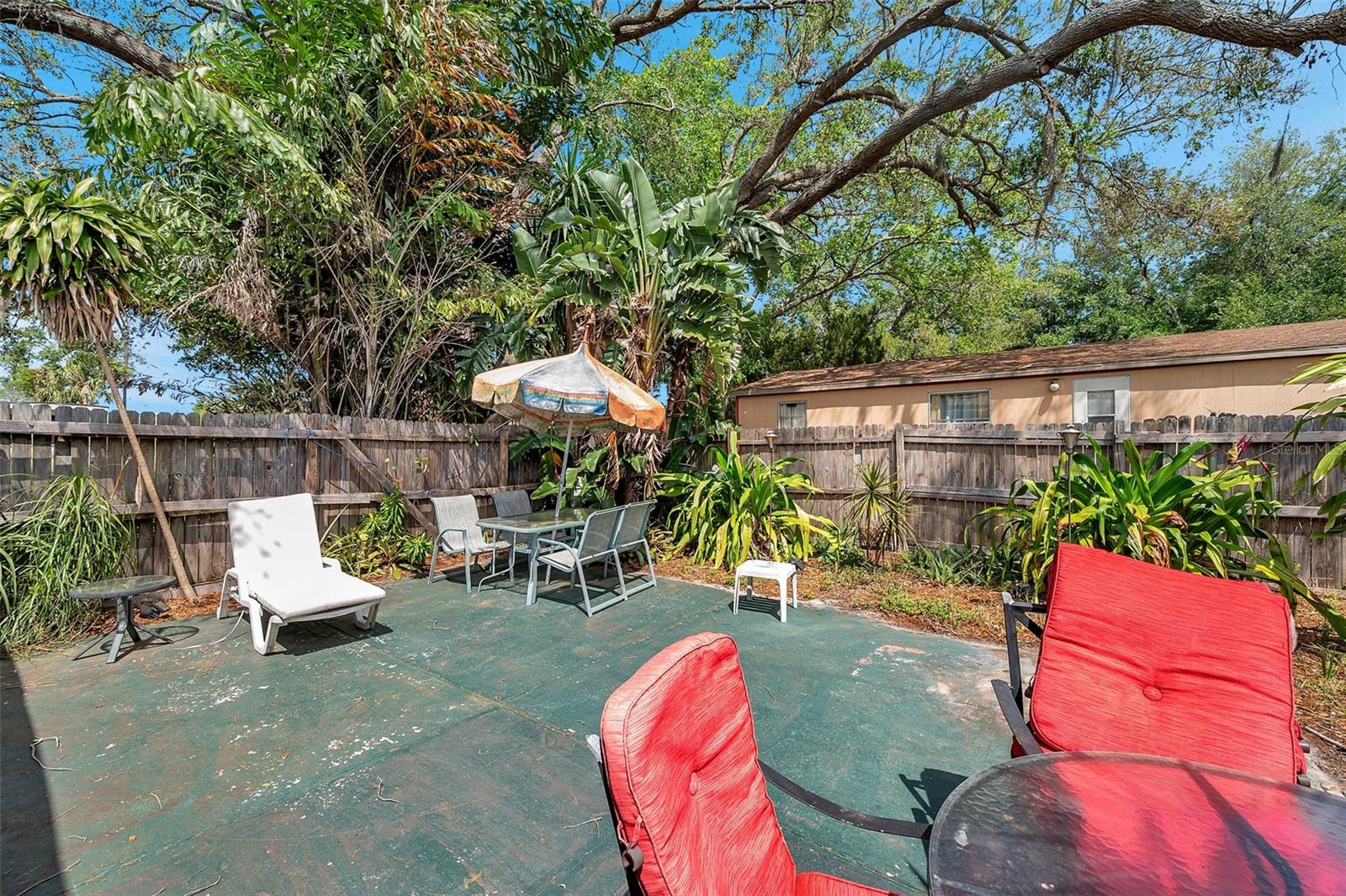 Listing photo id 6 for 8844 Mike Street