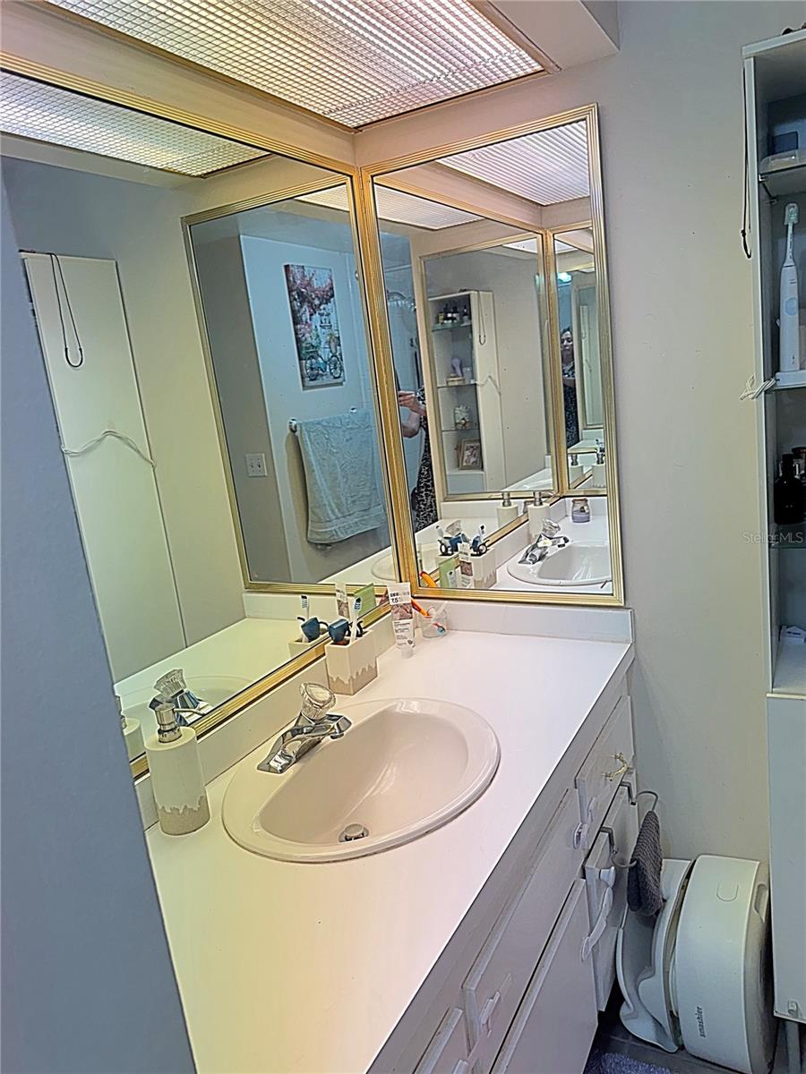 Image 31 of 46 For 644 Island Way 702