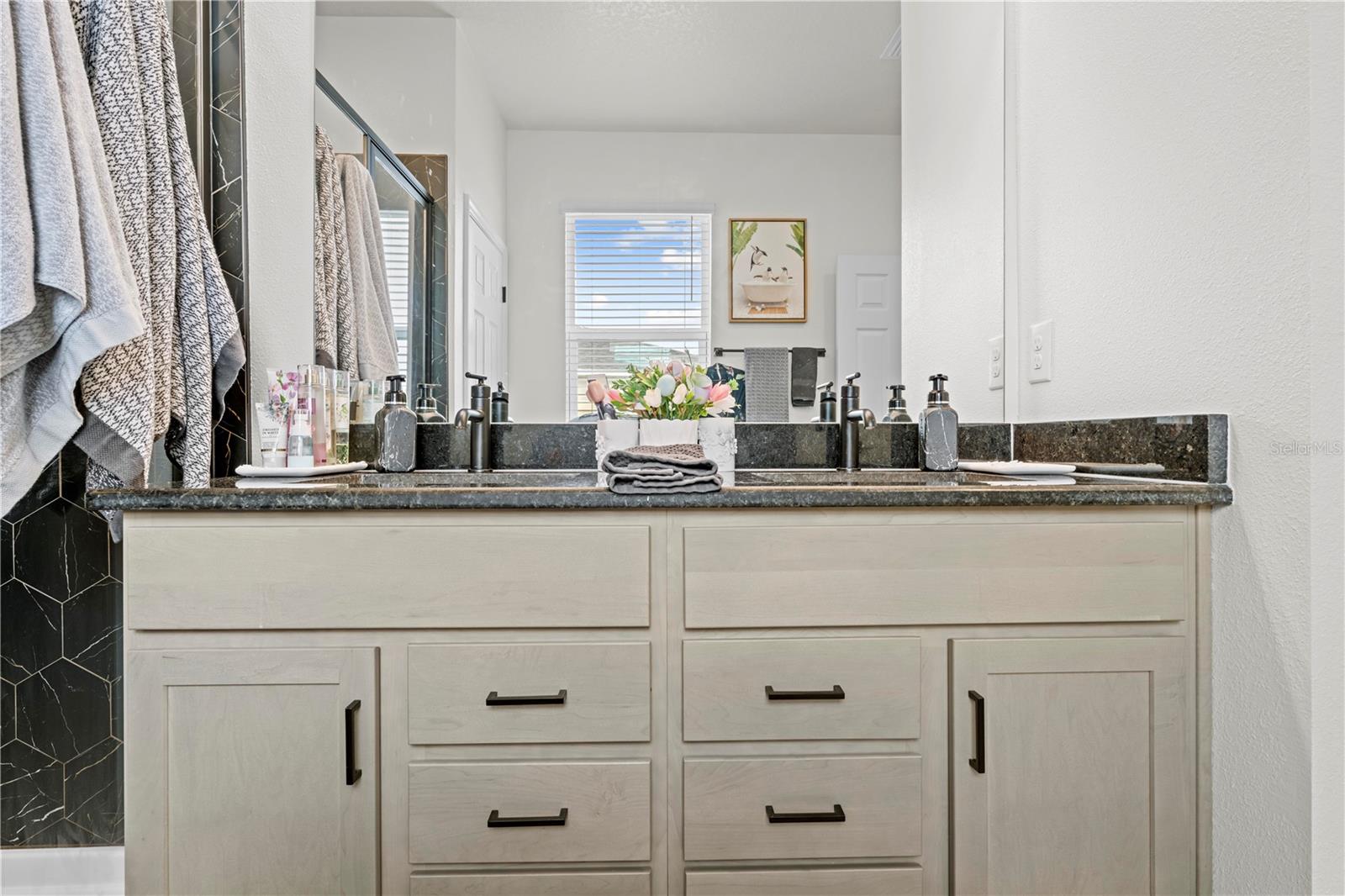 Image 11 of 39 For 37587 Mackenzie Drive