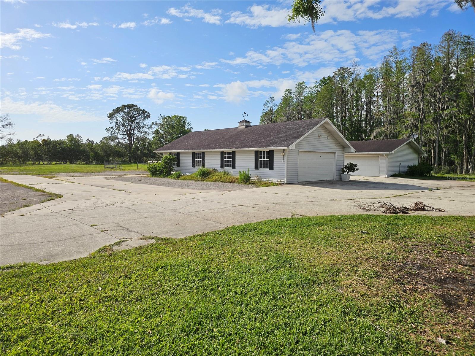 Listing photo id 1 for 3465 Keystone Road