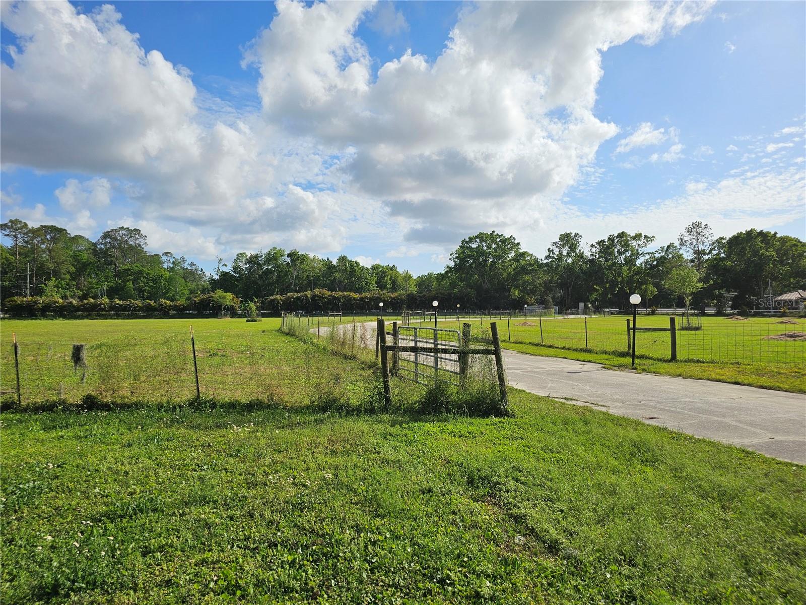 Listing photo id 2 for 3465 Keystone Road