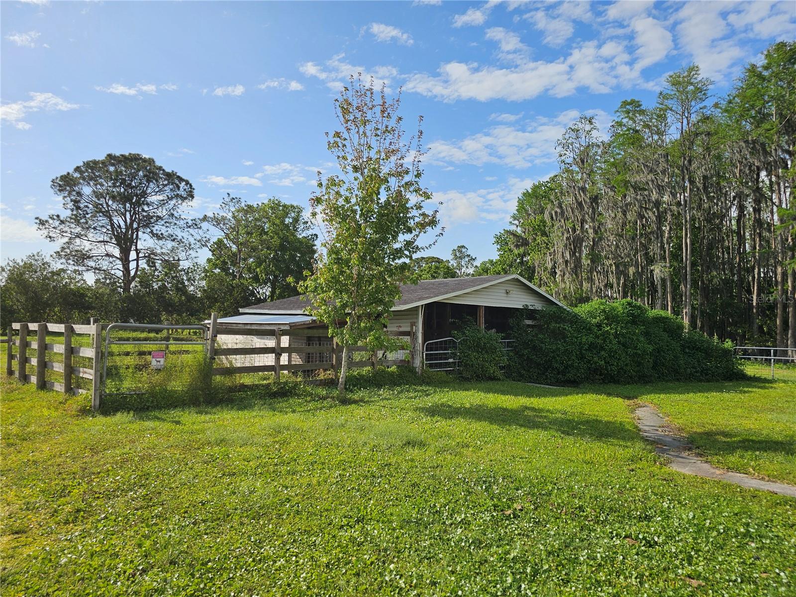 Listing photo id 3 for 3465 Keystone Road