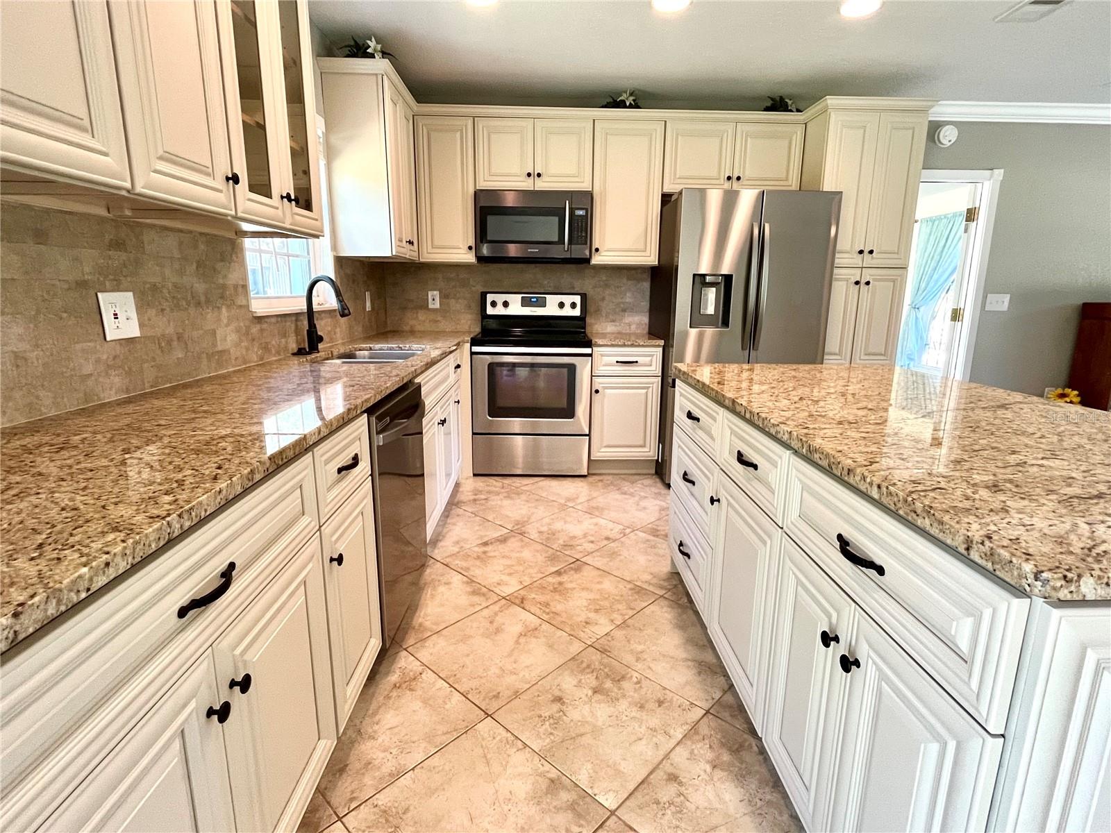 Image 11 of 62 For 4310 Lithia Pinecrest Road