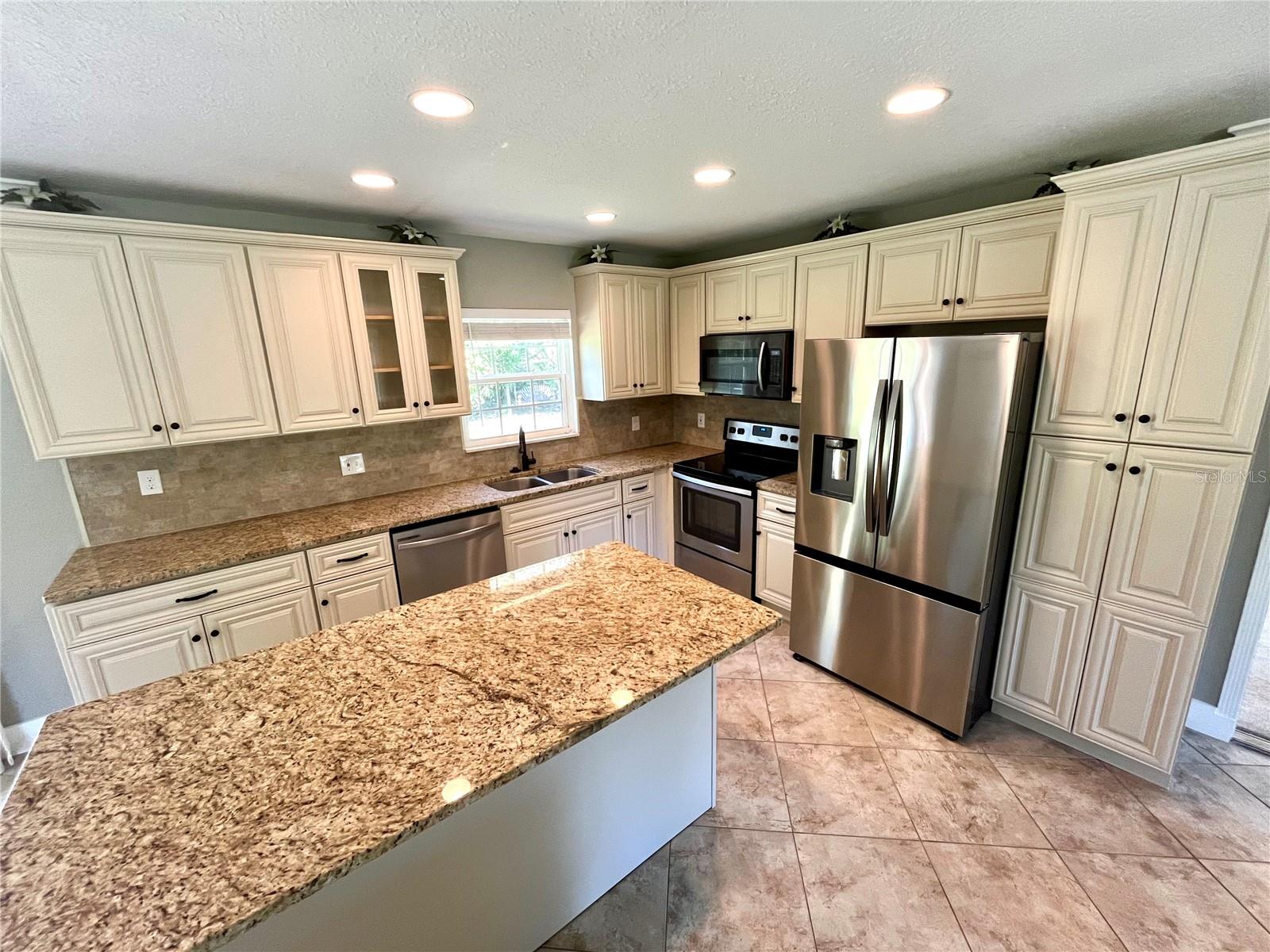 Image 12 of 62 For 4310 Lithia Pinecrest Road