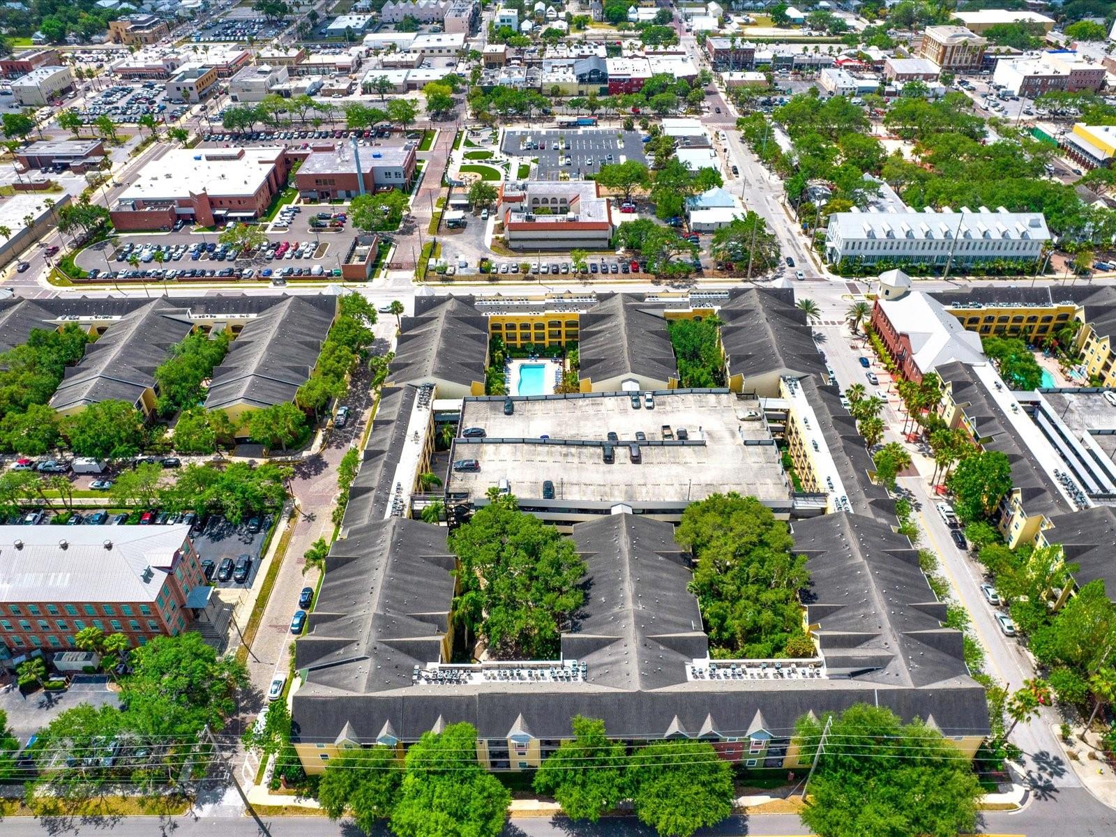 Listing photo id 14 for 1910 Palm Avenue 11216