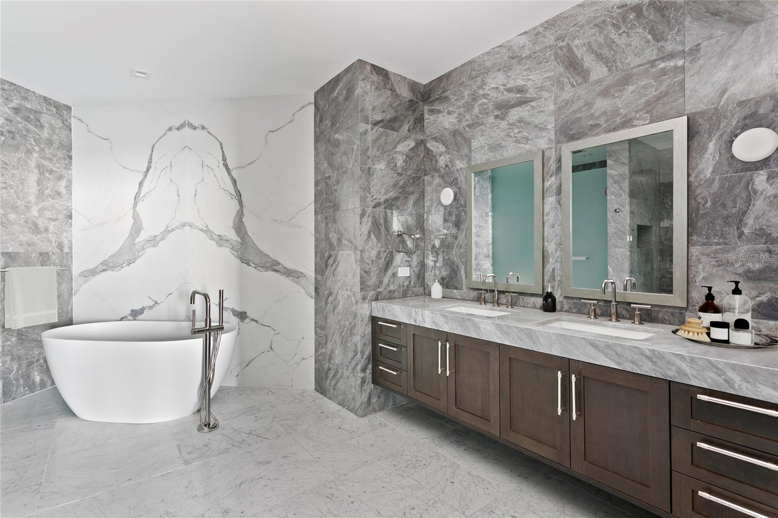 Image 33 of 91 For 2912 Santiago Street 1401