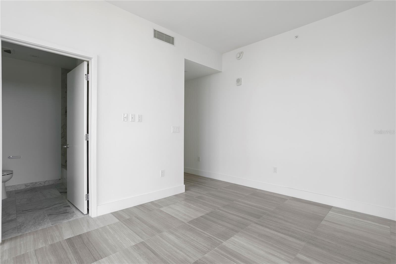 Image 45 of 91 For 2912 Santiago Street 1401