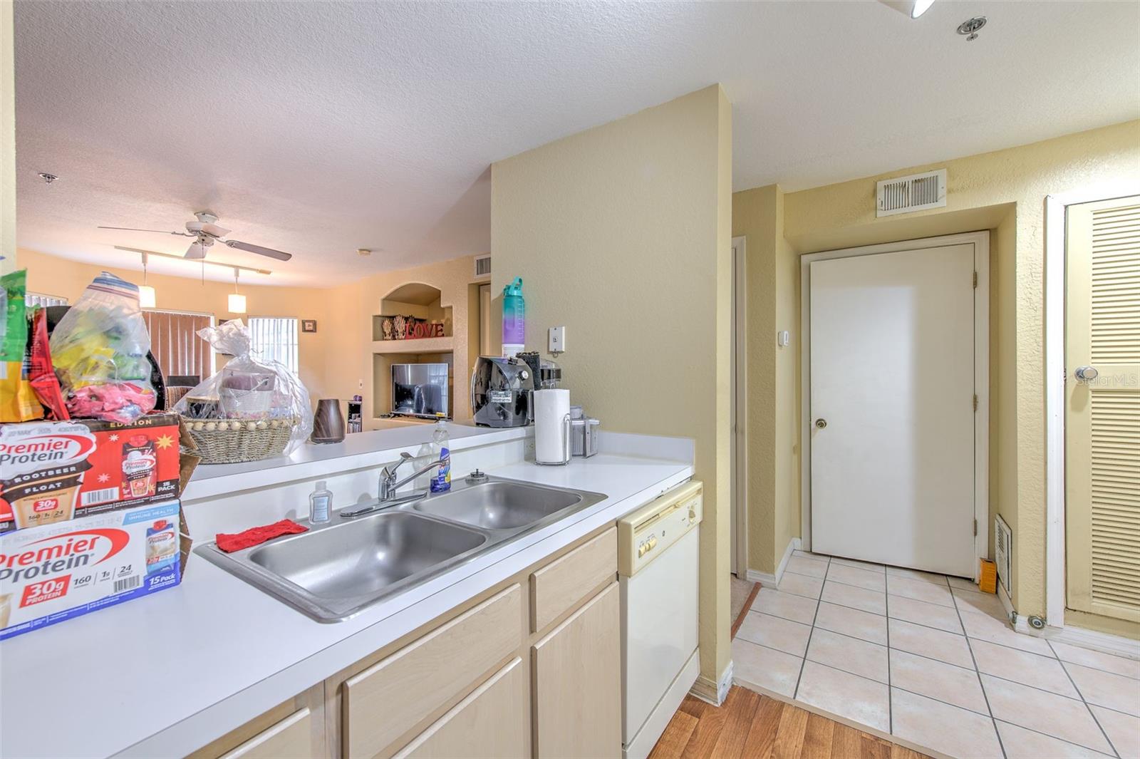 Image 6 of 28 For 13210 Arbor Isle Drive 207