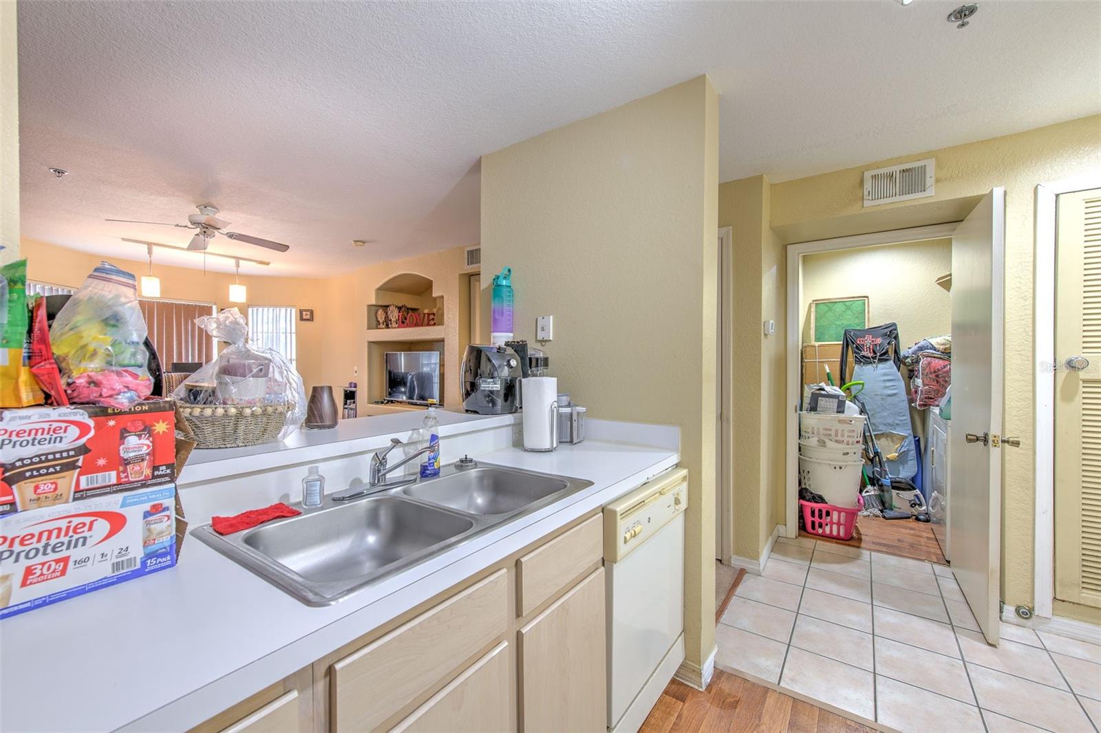 Image 7 of 28 For 13210 Arbor Isle Drive 207