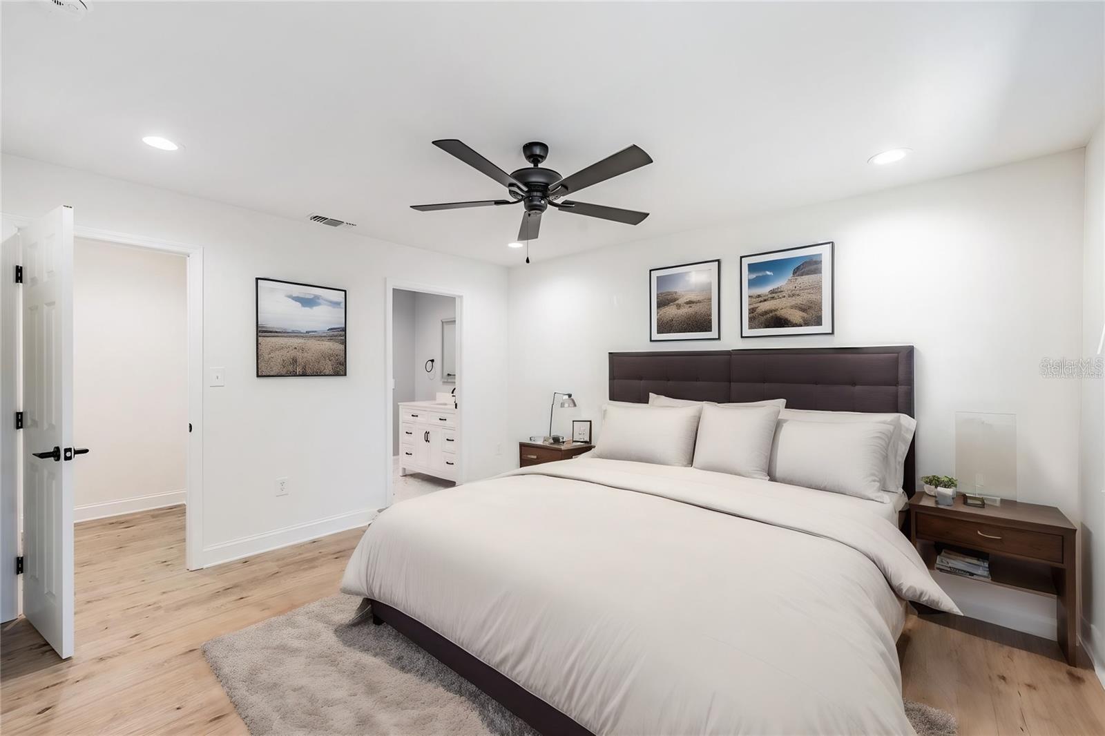 Image 6 of 14 For 4307 Woodfield Avenue