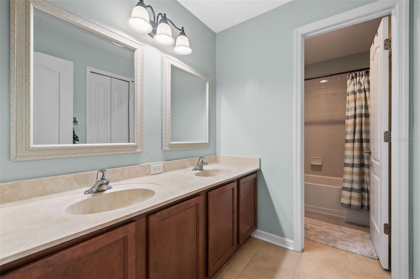 Image 16 of 33 For 18243 Cypress Bay Parkway