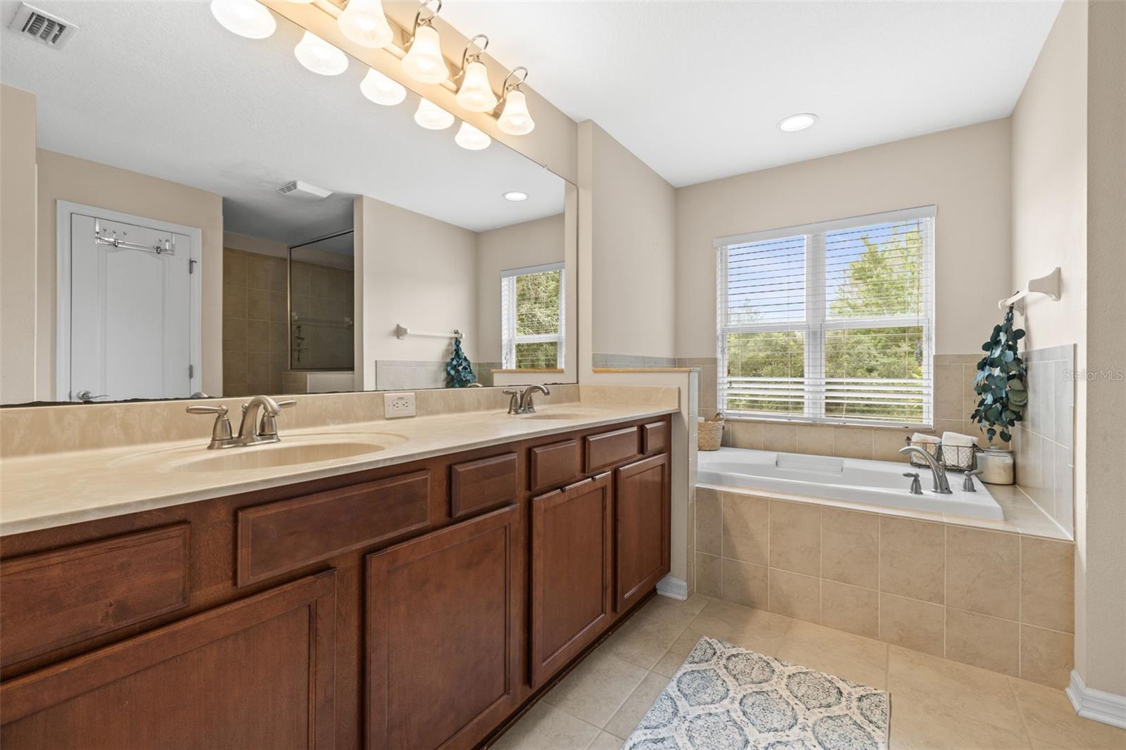 Image 18 of 33 For 18243 Cypress Bay Parkway