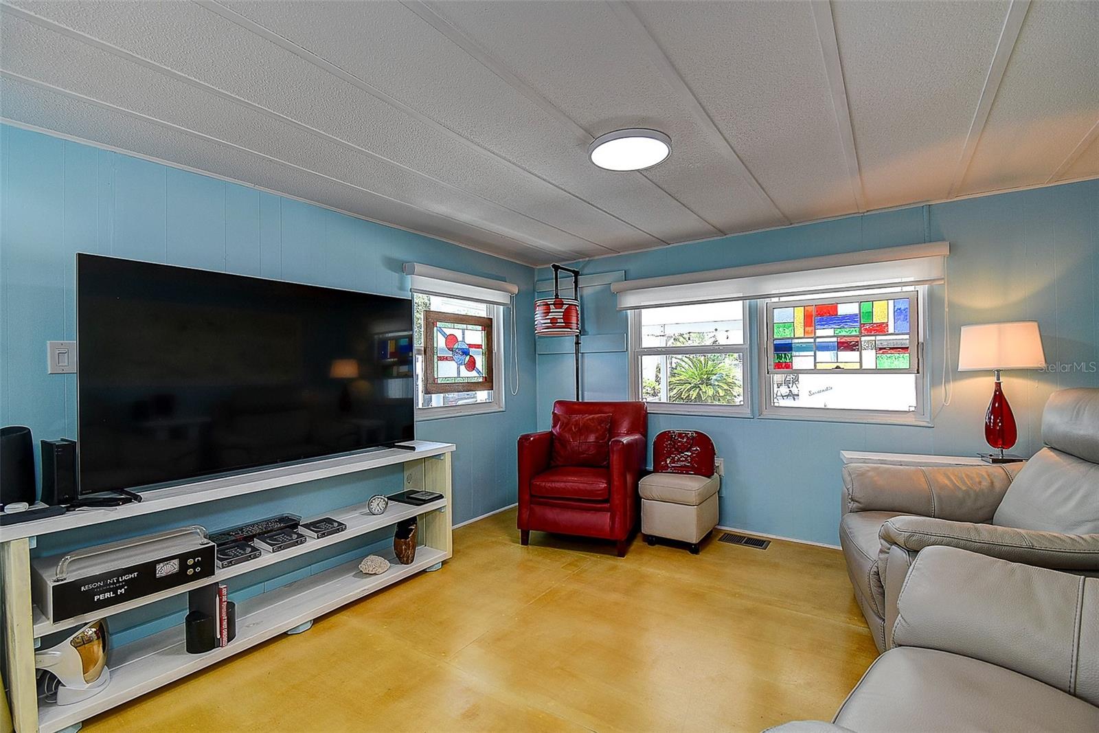 Image 11 of 32 For 14720 113th Avenue 85