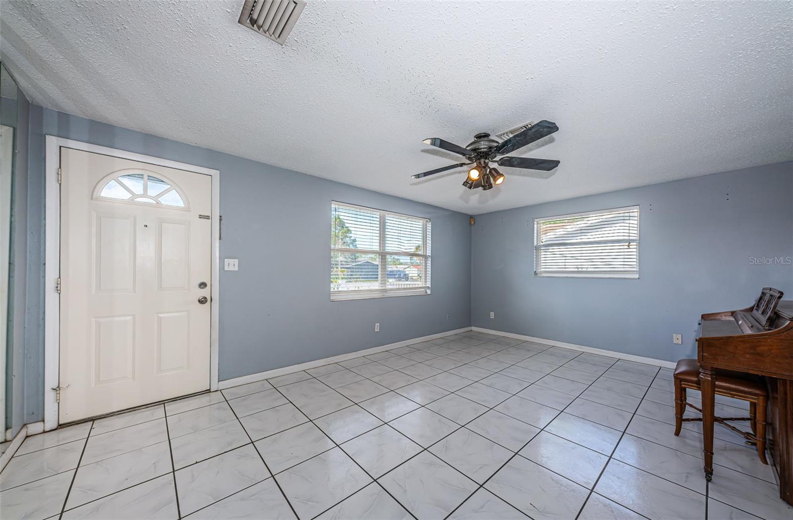 Image 5 of 40 For 9101 86th Avenue