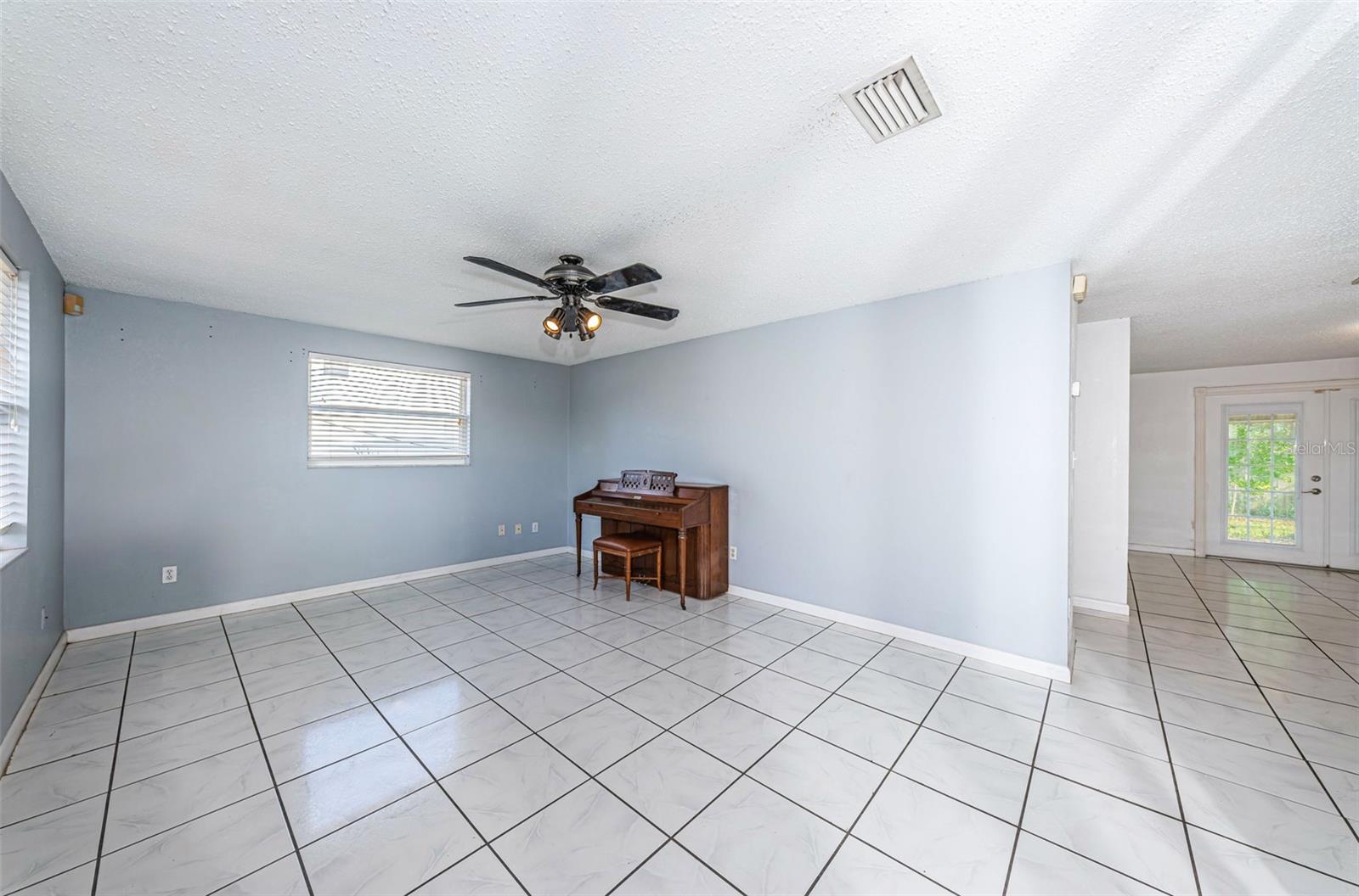 Image 6 of 40 For 9101 86th Avenue