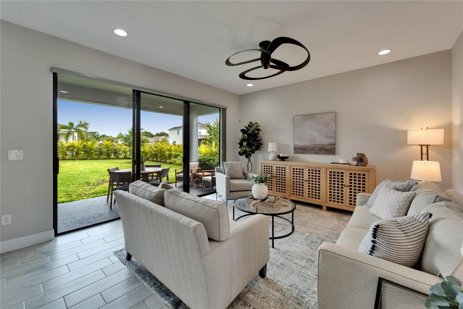 Listing photo id 11 for 5601 Limelight Drive