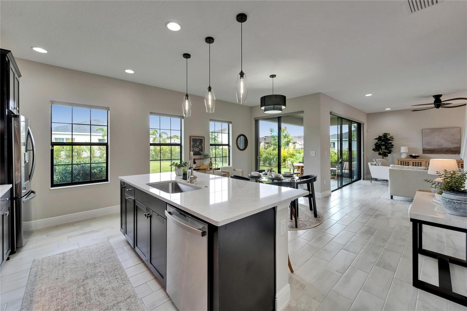 Listing photo id 14 for 5601 Limelight Drive