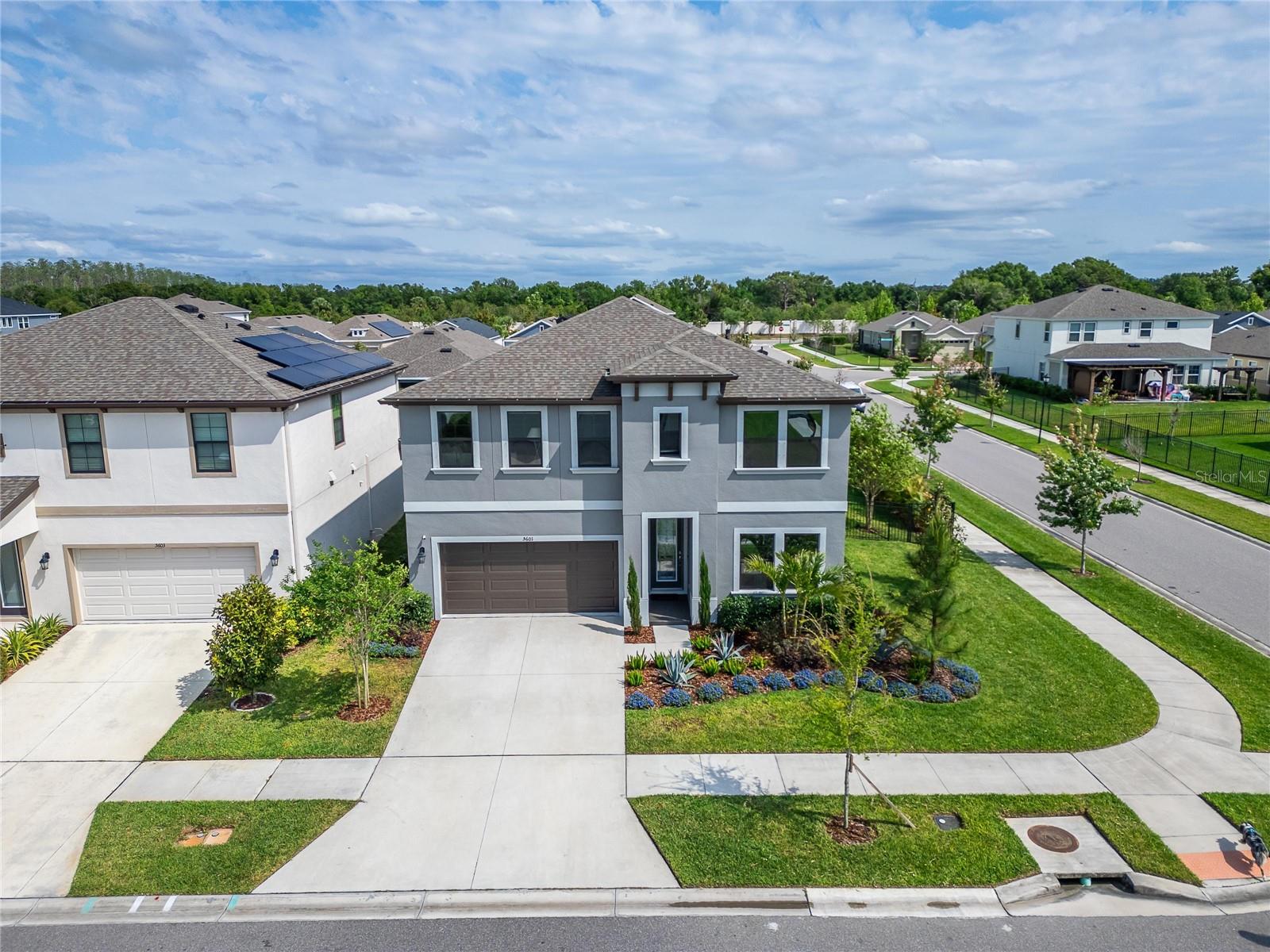 Listing photo id 2 for 5601 Limelight Drive