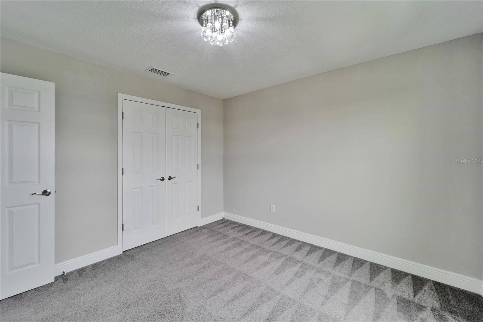 Listing photo id 43 for 5601 Limelight Drive