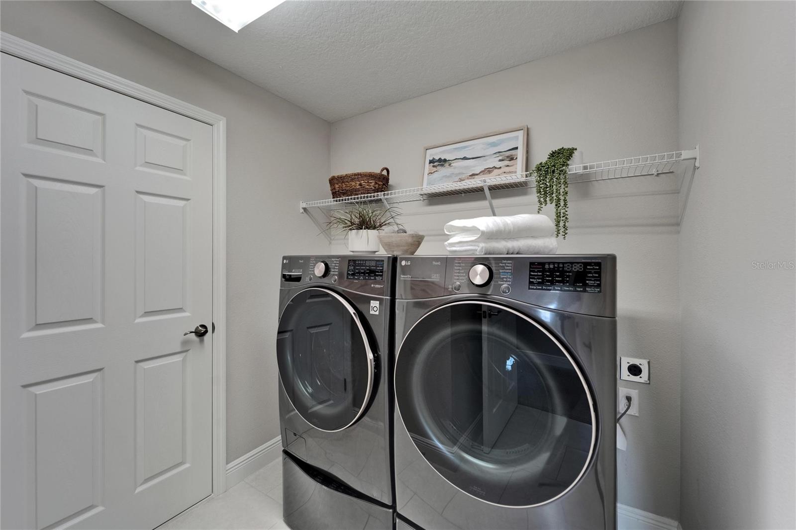 Listing photo id 47 for 5601 Limelight Drive