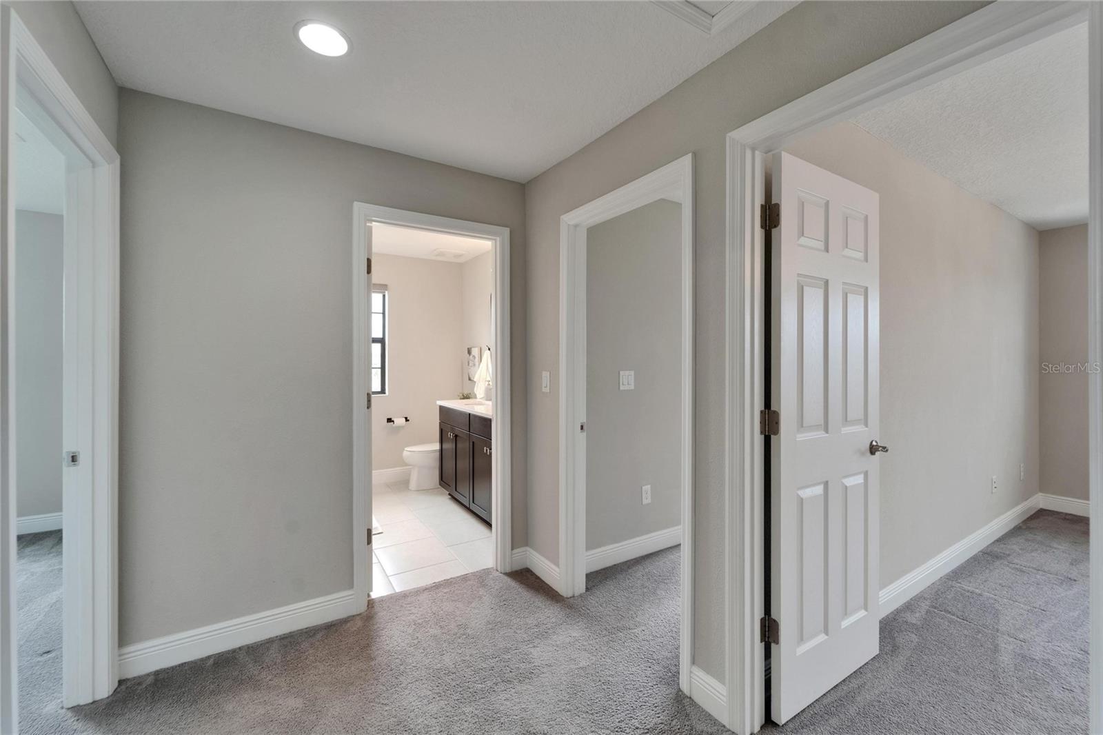 Listing photo id 57 for 5601 Limelight Drive