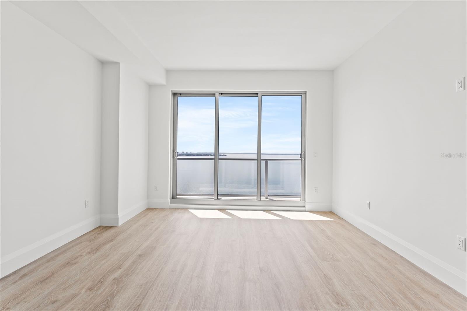 Image 19 of 92 For 2910 Barcelona Street 1502