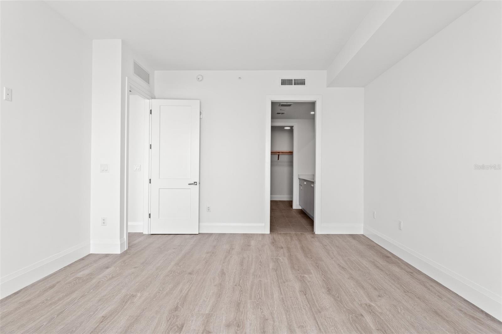 Image 28 of 92 For 2910 Barcelona Street 1502