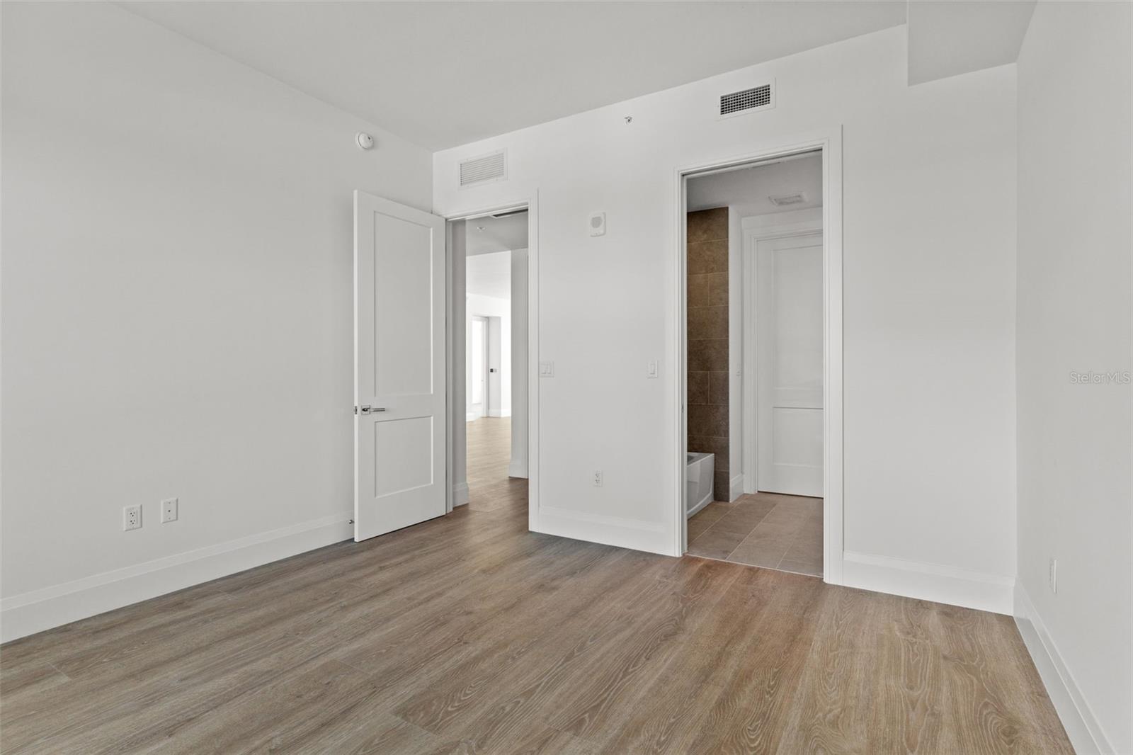 Image 37 of 92 For 2910 Barcelona Street 1502