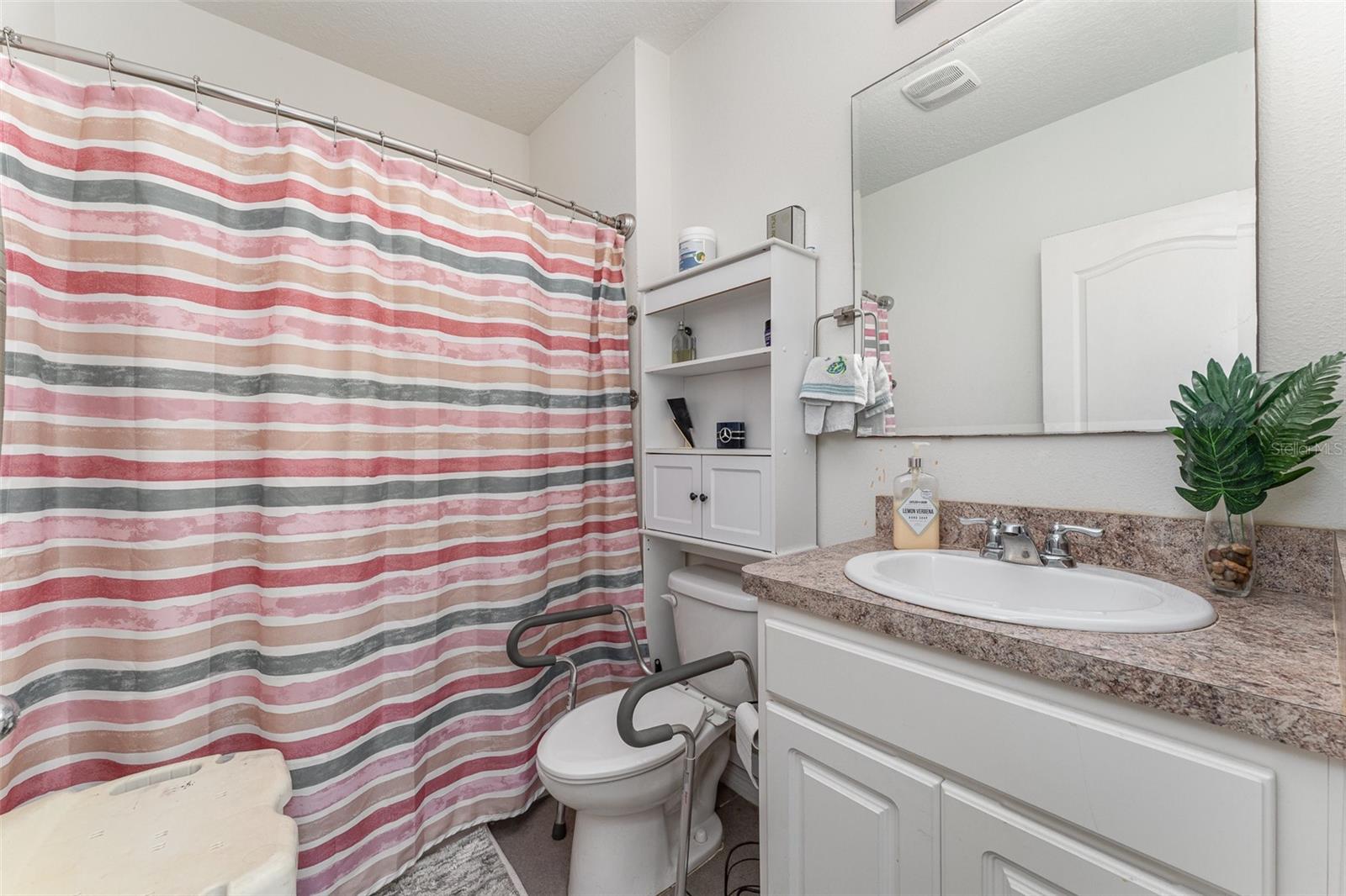 Image 17 of 41 For 5597 Forest Ridge Drive