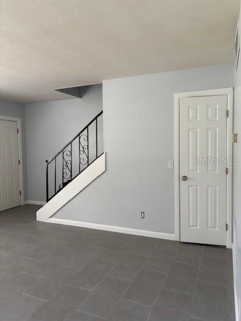 Listing photo id 3 for 6635 Congress Street