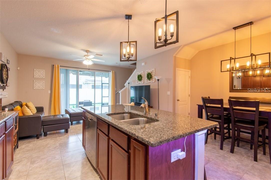 Image 4 of 21 For 10425 Yellow Spice Court