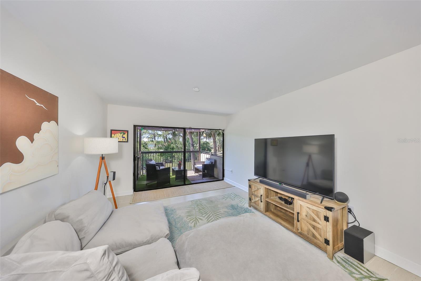 Image 10 of 39 For 880 Village Drive N 202