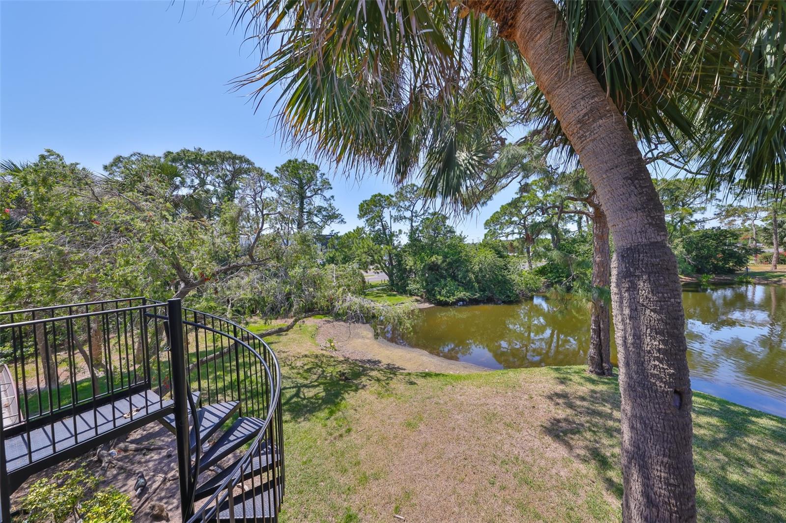 Image 18 of 39 For 880 Village Drive N 202