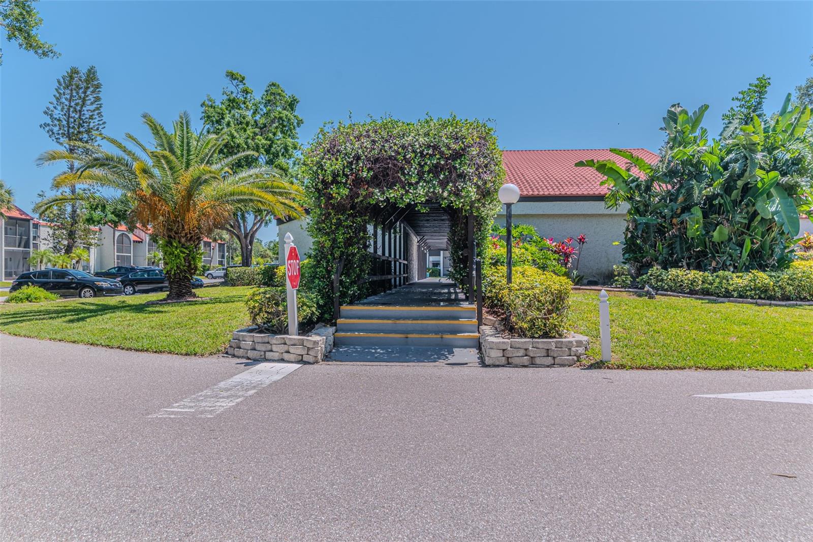 Image 36 of 55 For 3281 Beneva Road 202
