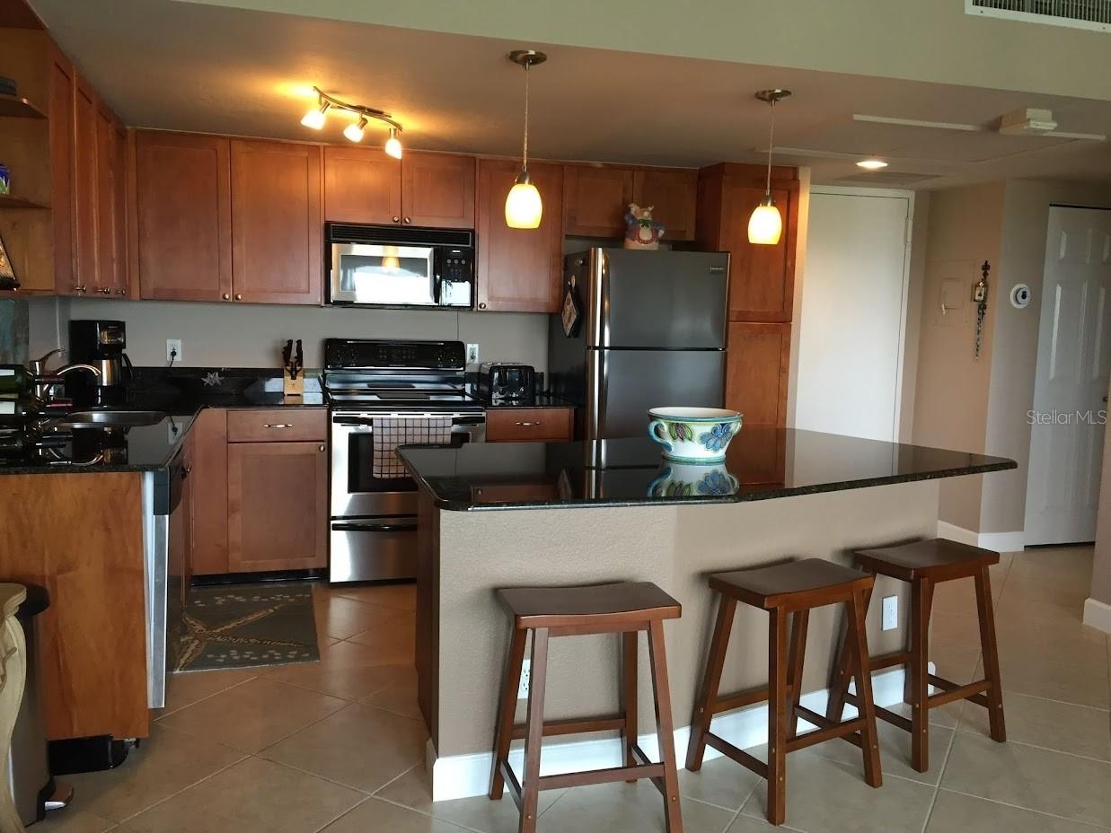 Image 10 of 65 For 880 Mandalay Avenue N1004