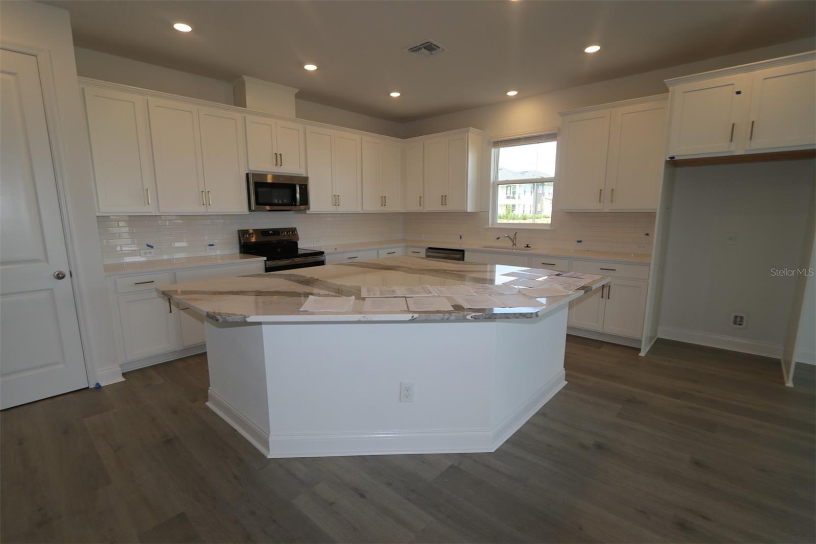 Image 6 of 37 For 16998 Cedar Valley Circle