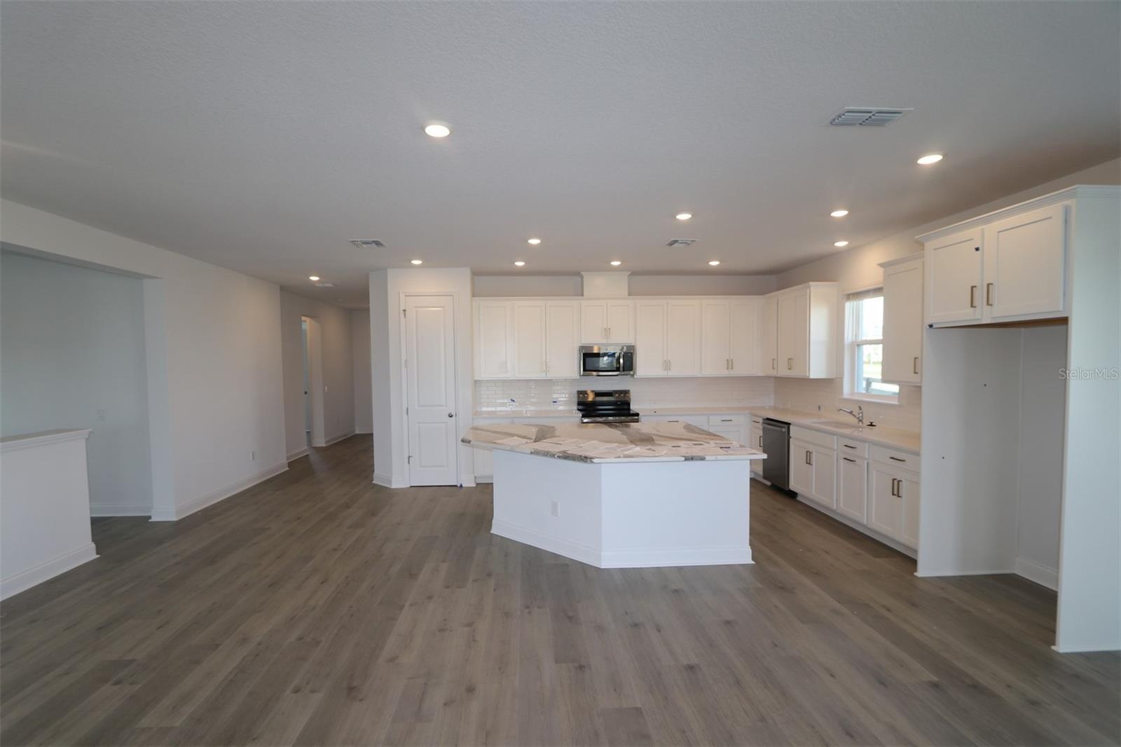Image 7 of 37 For 16998 Cedar Valley Circle