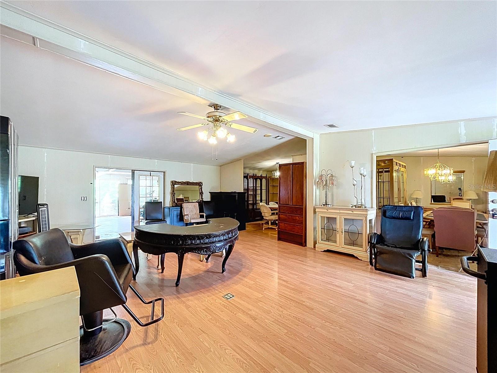 Image 11 of 45 For 1033 Oak Lane