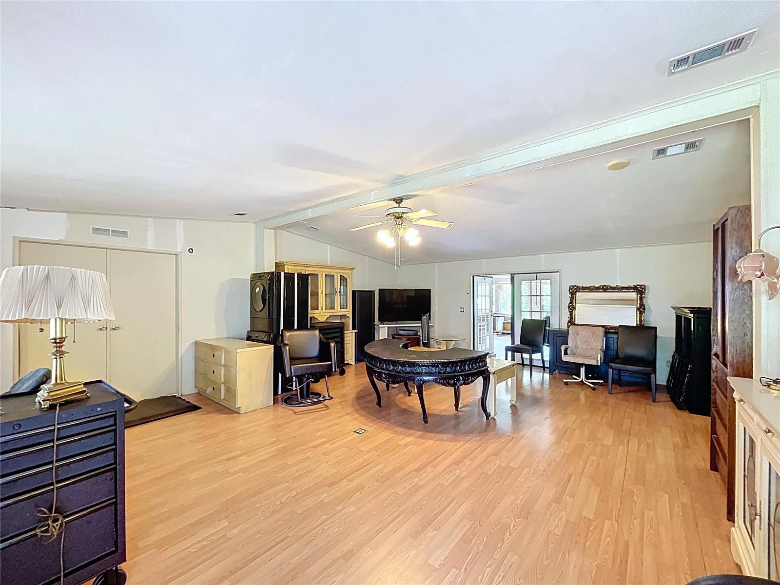 Image 12 of 45 For 1033 Oak Lane
