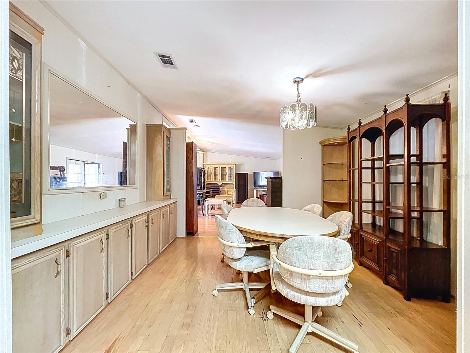 Image 16 of 45 For 1033 Oak Lane