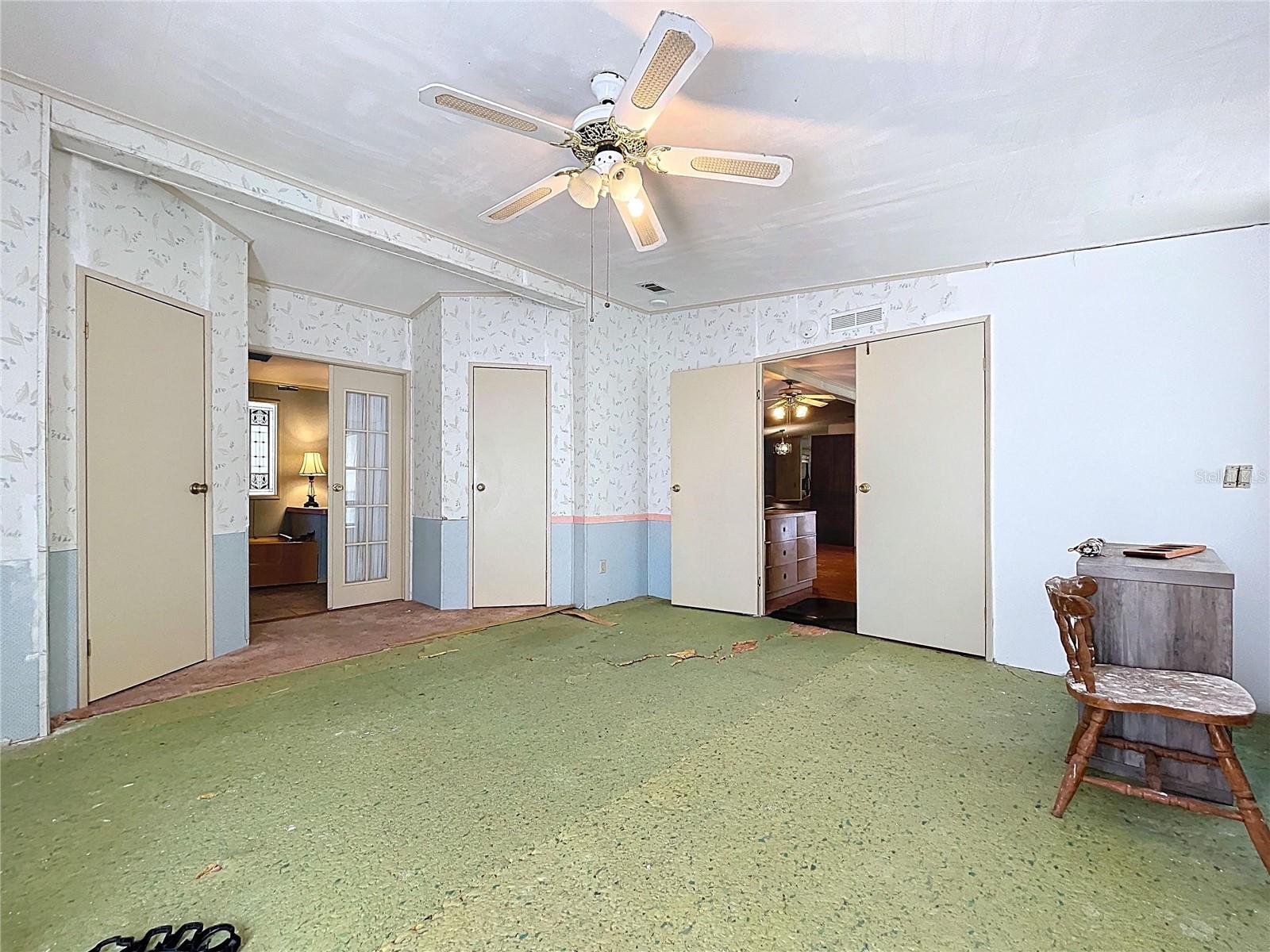 Image 22 of 45 For 1033 Oak Lane