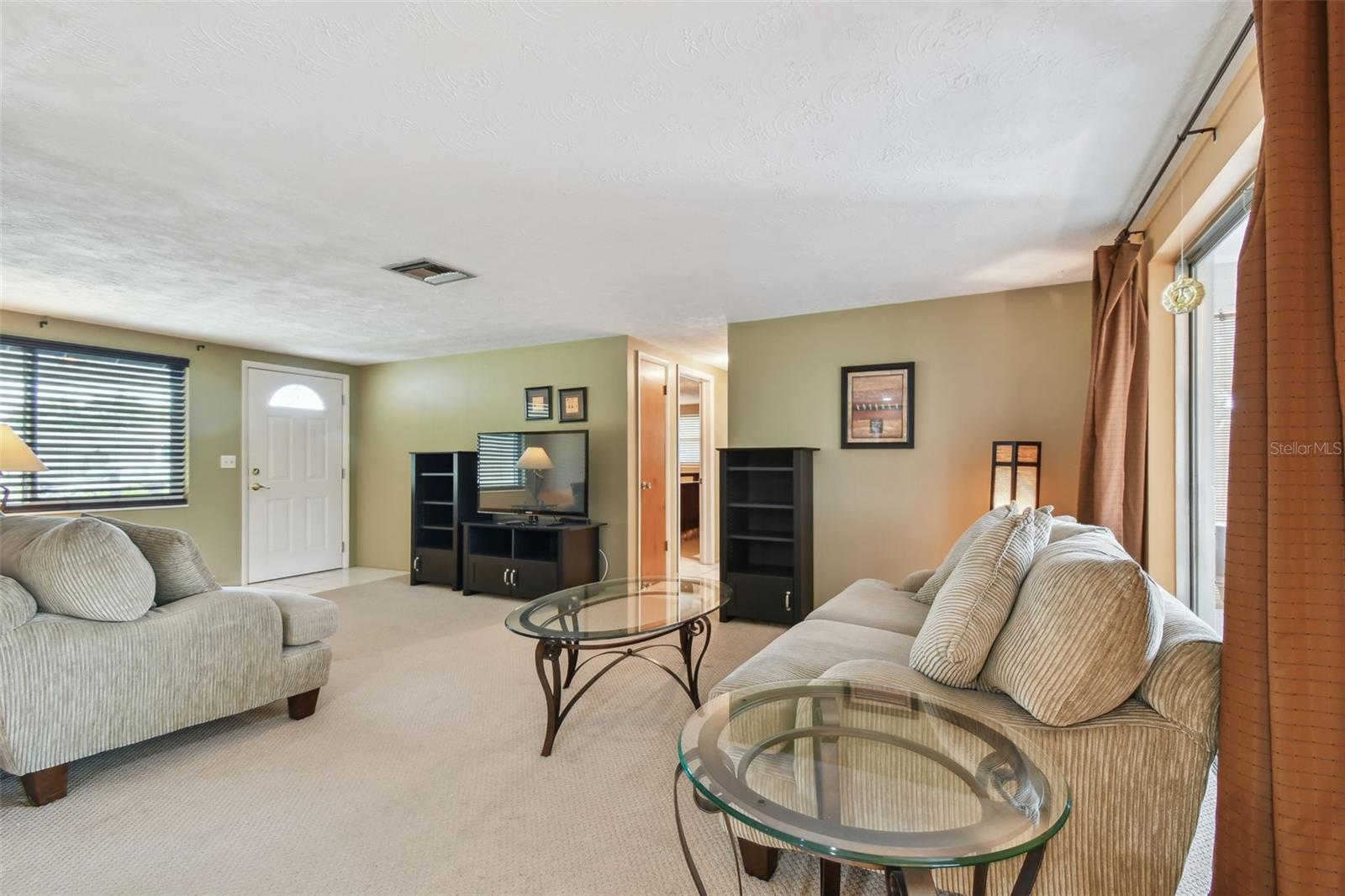 Listing photo id 8 for 3514 Truman Drive