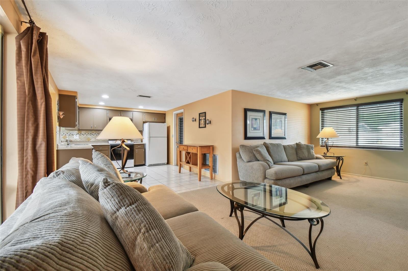 Listing photo id 11 for 3514 Truman Drive