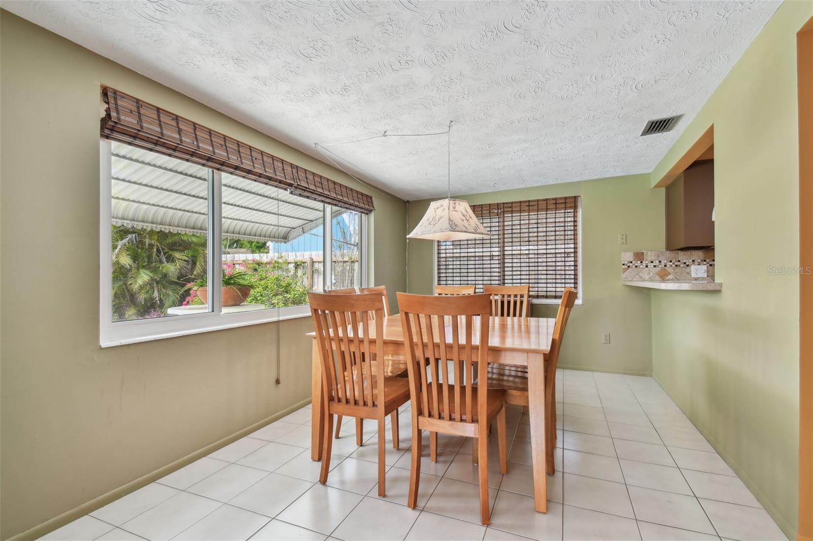 Listing photo id 18 for 3514 Truman Drive