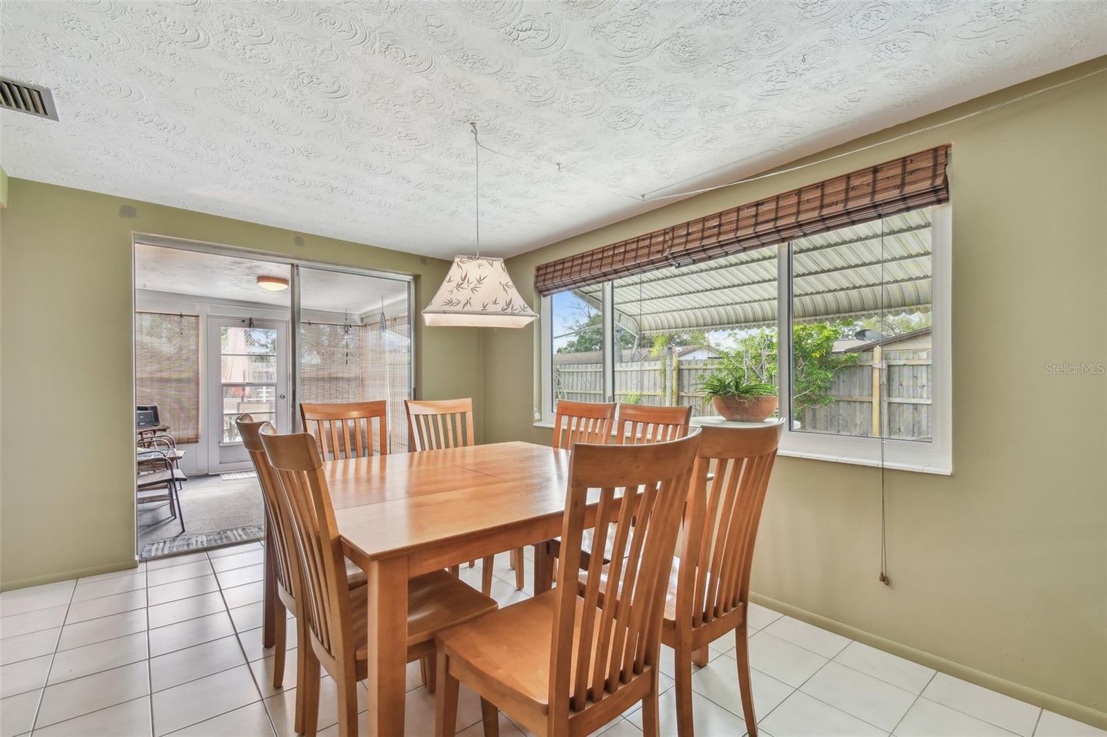 Listing photo id 19 for 3514 Truman Drive